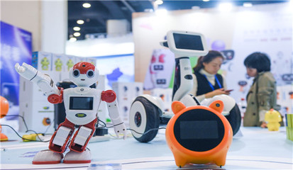 周末携家人共赴郑交会，万千海内外特色商品任你淘，智能机器人销售助阵新体验