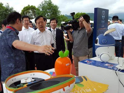 浙江省委书记夏宝龙考察开心果机器人公司，关注智能机器人产业发展